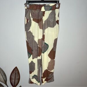 Maria Stanley Cream Camo Print Elastic Waist Straight Leg Cropped Pants